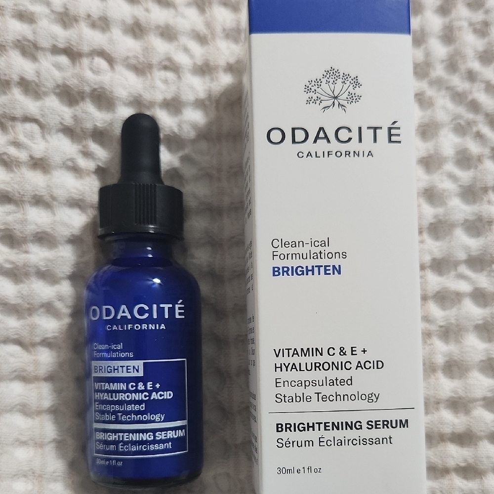 Blue Brightening Serum with Vitamin C & E